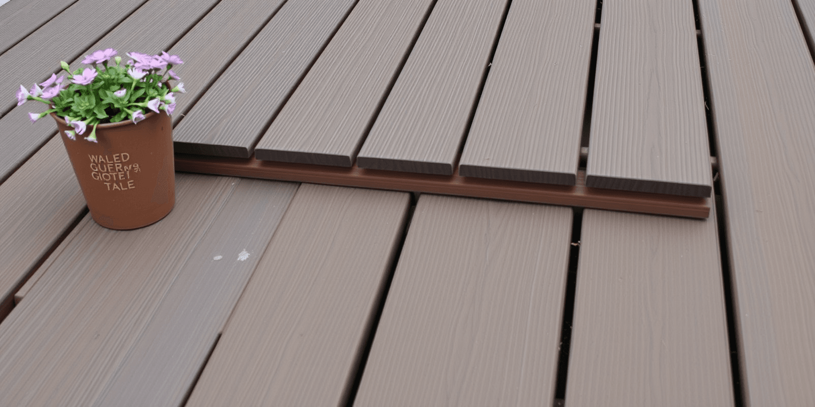 Choosing the Right Composite Decking Board: A Guide from a UK Supplier